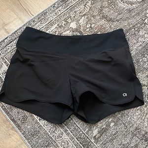 GapFit maternity 3.5” running shorts